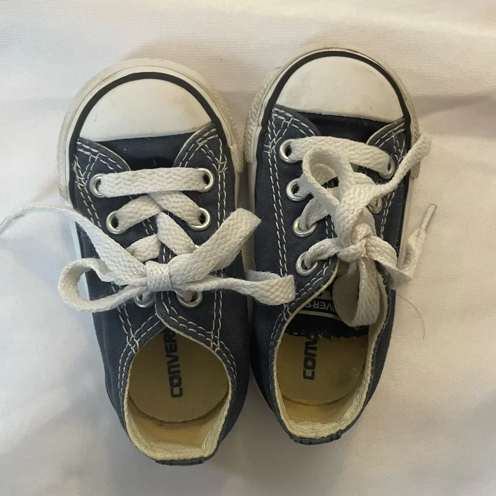 Converse All Star Kids Dark Blue Lace Up‎ Sneakers with White Accents, Size 4